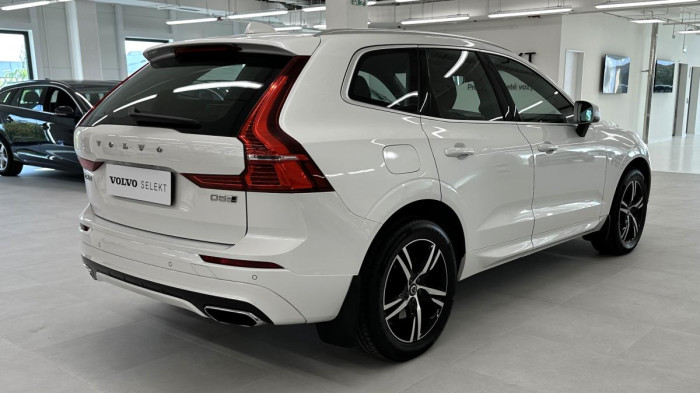 Volvo XC60 D5 AWD R-DESIGN AUT REZERVACE 2.0 d
