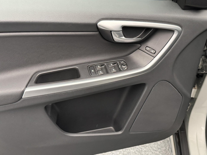 Volvo XC60 3.2 AWD MOMENTUM CZ AUT 3.2 Momentum