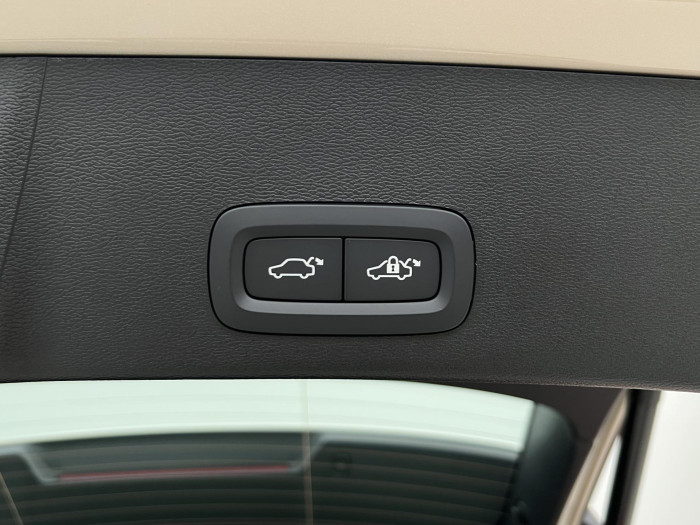 Volvo XC40 B3 DARK PLUS AUT