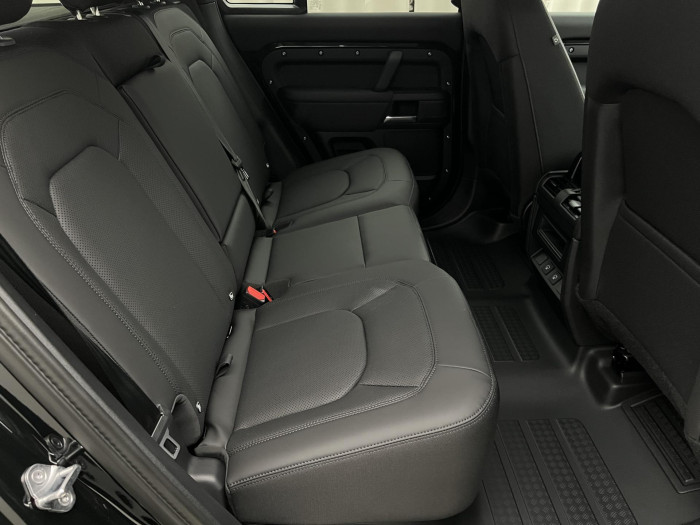 Land Rover Defender 110 D200 S AWD Aut REZERVACE 3.0 d