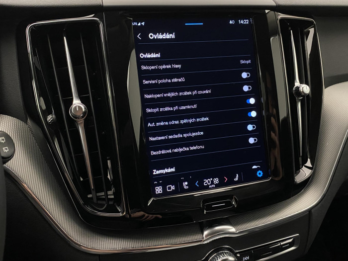 Volvo XC60 B4 AWD PLUS DARK REZERVACE