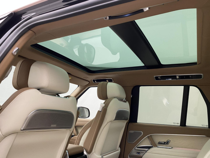 Land Rover Range Rover SV P615 SWB