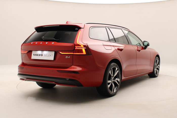 Volvo V60 B4 AUT DARK PLUS AUT CZ 1.maj