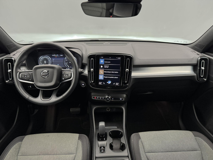 Volvo XC40 T2 MOMENTUM PRO AUT CZ 1. maj 1.5 Momentum