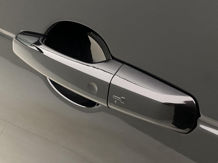 Land Rover Discovery D250 AWD R-DYNAMIC REZERVACE 3.0 d Dynamic