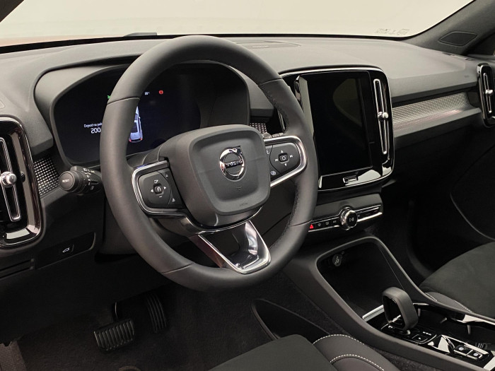 Volvo XC40 B4 DARK ULTRA AUT CZ 1.maj