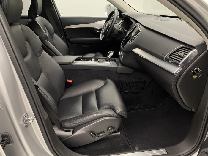 Volvo XC90 D5 AWD MOMENTUM AUT 7míst 2.0 d Momentum