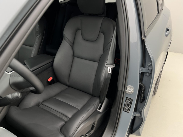 Volvo XC60 B4 AWD PLUS DARK AUT 1.maj.
