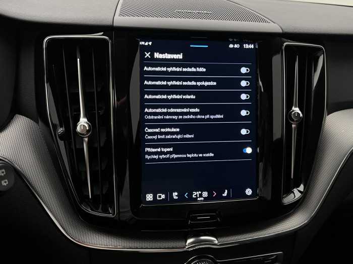 Volvo XC60 B4 AWD PLUS DARK AUT 1.maj.