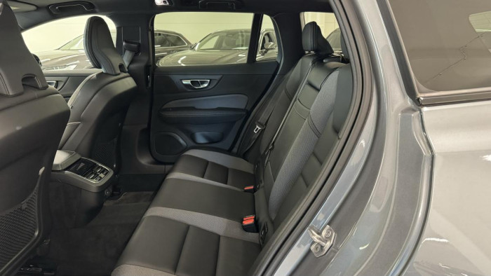Volvo V60 B4 R-DESIGN AUT REZERVACE