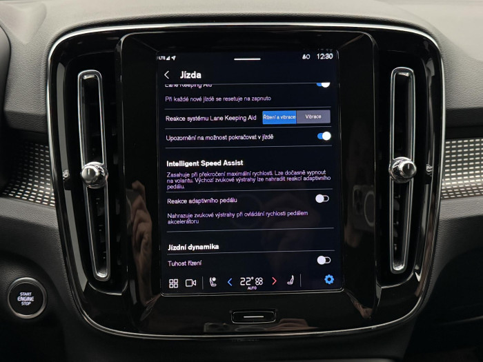 Volvo XC40 B3 DARK ULTRA CZ 1.maj