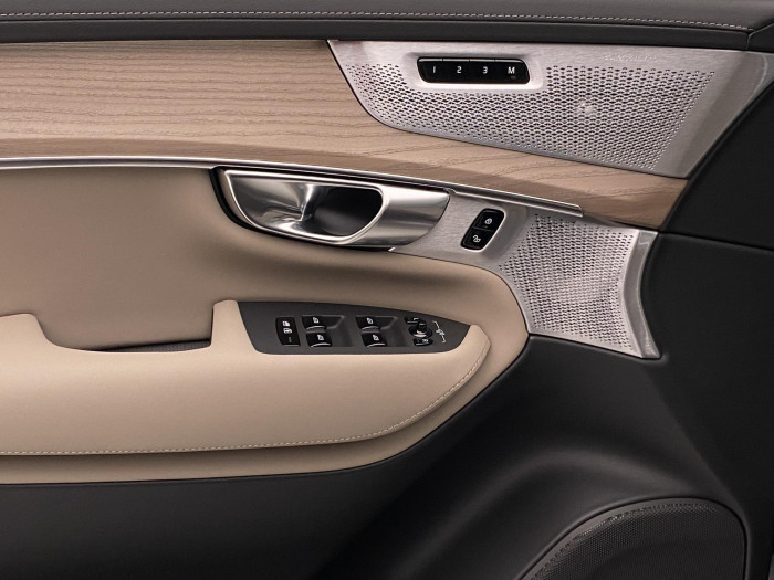 Volvo XC90 T8 AWD RECHARGE DARK ULTRA 7m