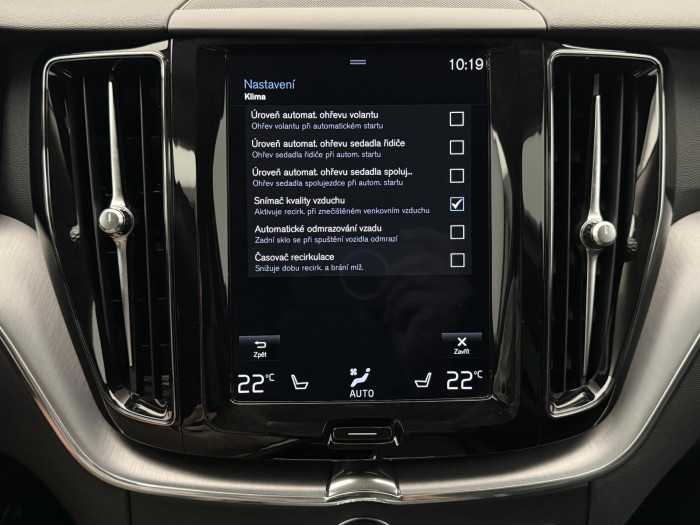 Volvo XC60 B4 AWD MOMENTUM PRO CZ 2.0 Momentum