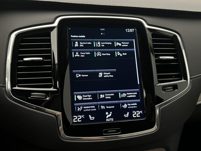 Volvo XC90 B5 AWD INSCRIPTION 7MÍSTNÁ AUT