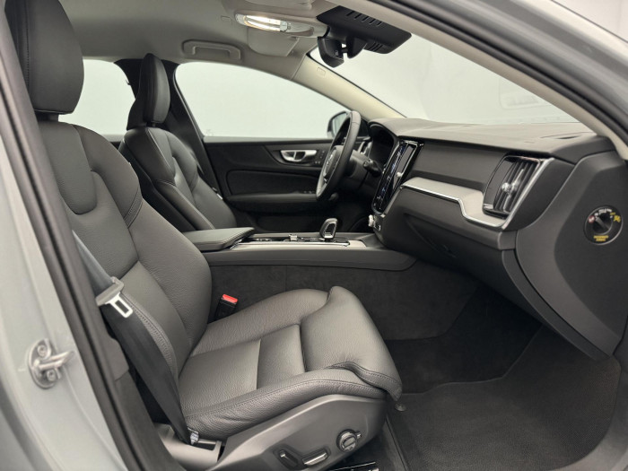 Volvo V60 B4 PLUS DARK CZ 1.maj
