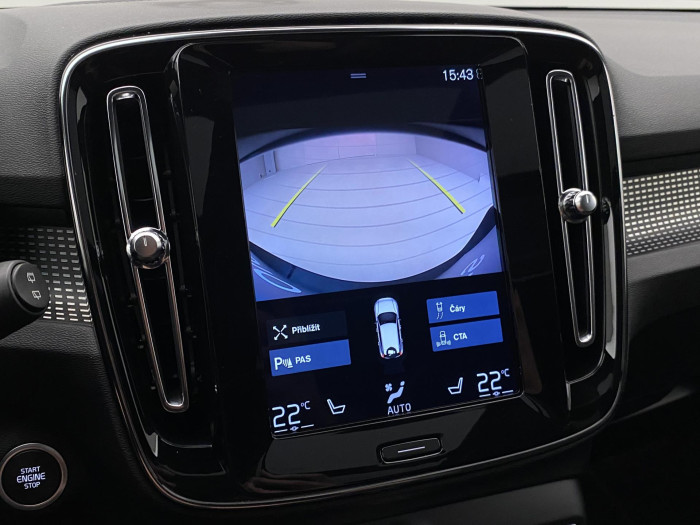 Volvo XC40 T4 AWD R-DESIGN REZERVACE