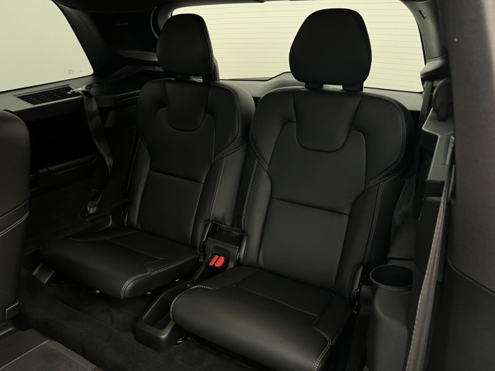 Volvo XC90 B5 AWD R-DESGIN 7MÍSTNÁ AUT CZ