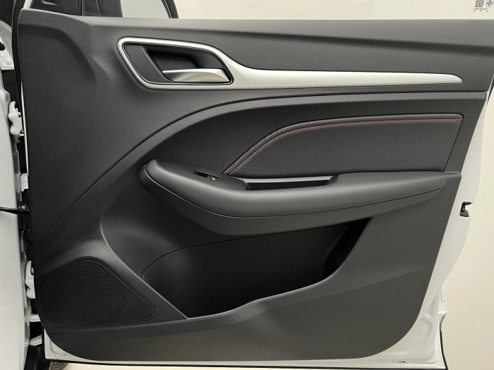 MG ZS 1.5 ESSENTIAL PLUS CZ 1.maj.