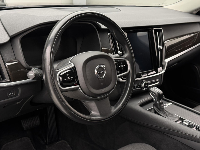 Volvo V90 T4 MOMENTUM AUT REZERVACE 2.0 Momentum