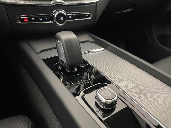 Volvo XC60 T6 AWD PLUG-IN DARK PLUS CZ