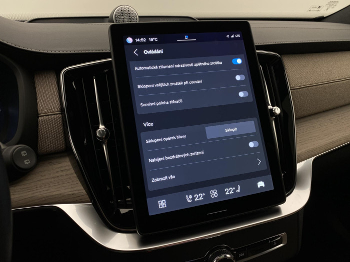 Volvo XC90 T8 AWD RECHARGE REZERVACE