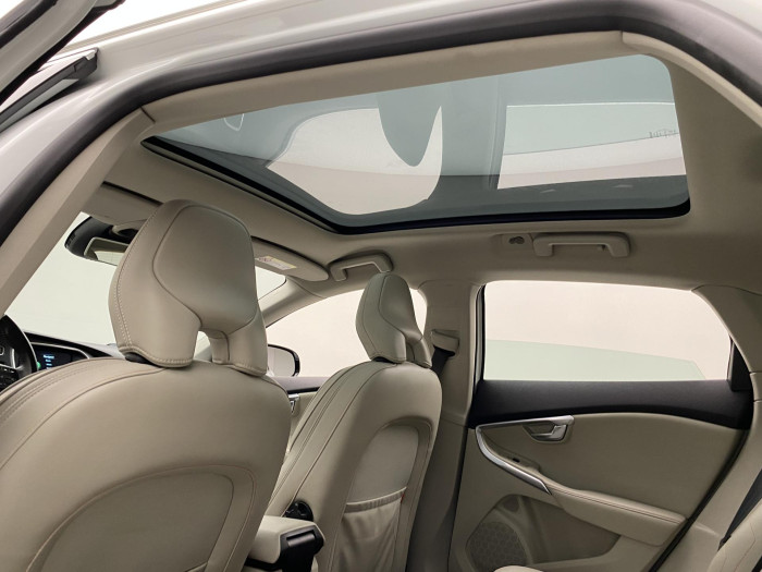 Volvo V40 CC D3 MOMENTUM OCEAN RACE 2.0 d CC CC Momentum