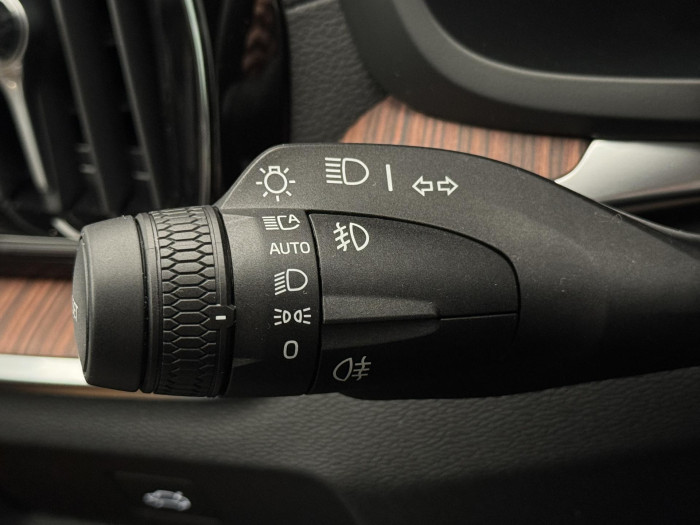 Volvo V60 CC B5 AWD ULTIMATE REZERVACE 2.0 CC CC