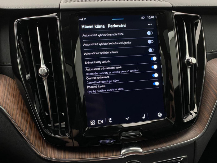 Volvo XC60 T6 AWD RECHARGE DARK ULTIMATE