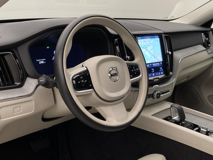 Volvo XC60 B5 AWD DARK PLUS AUT CZ