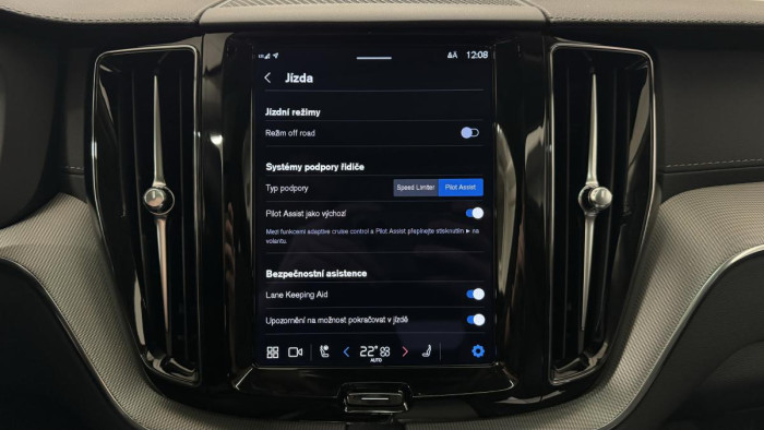 Volvo XC60 B4 AWD ULTIMATE REZERVACE
