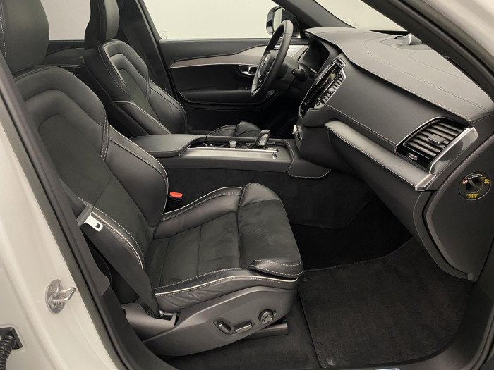 Volvo XC90 B6 AWD R-DESIGN REZERVACE