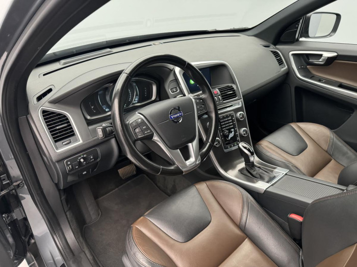Volvo XC60 D4 AWD SUMMUM AUT REZERVACE 2.4 d Summum