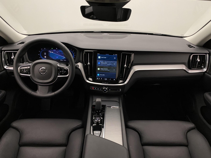 Volvo V60 B4 DARK PLUS AUT 1.maj