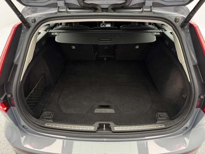 Volvo V60 B4 MOMENTUM PRO AUT CZ 1.maj. 2.0 Momentum