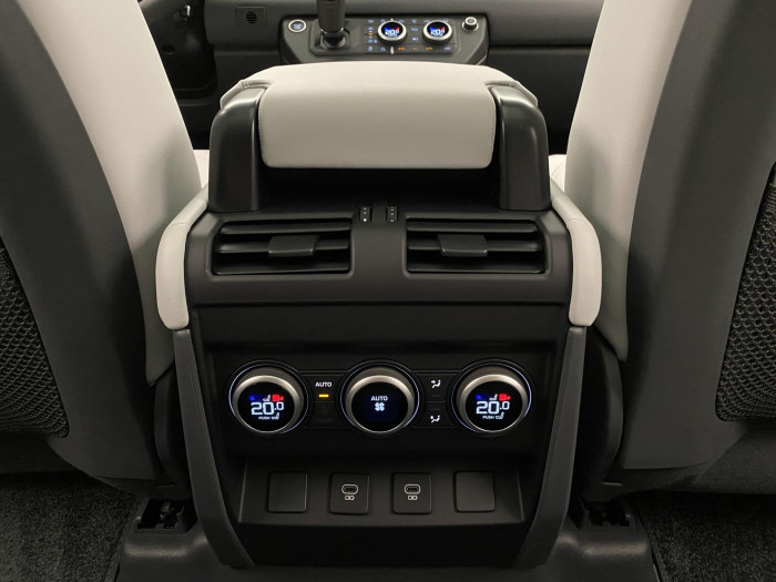 Land Rover Defender 110 D300 X-D HSE REZERVACE 3.0 d d