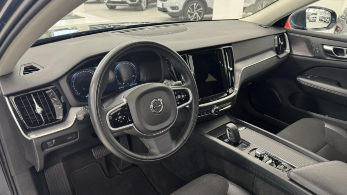Volvo V60 B4 MOMENTUM REZERVACE 2.0 Momentum