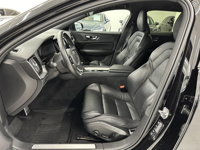 Volvo V60 D3 R-DESIGN AUT REZERVACE 2.0 d