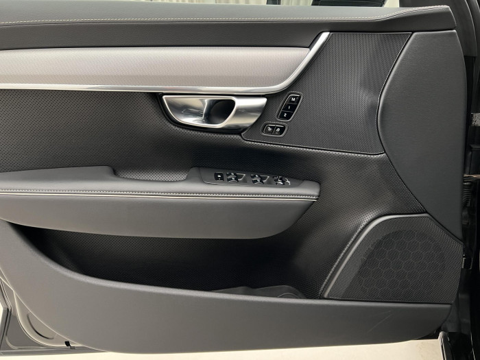 Volvo V90 B4 R-DESIGN AUT 1.maj.