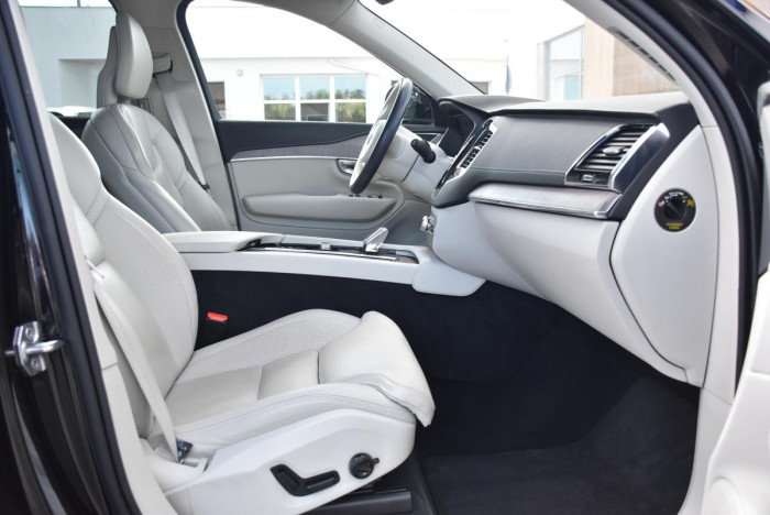 Volvo XC90 B5 AWD INSCRIPTION REZERVACE
