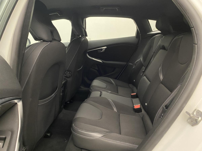 Volvo V40 D2 MOMENTUM AUT REZERVACE 2.0 d Momentum