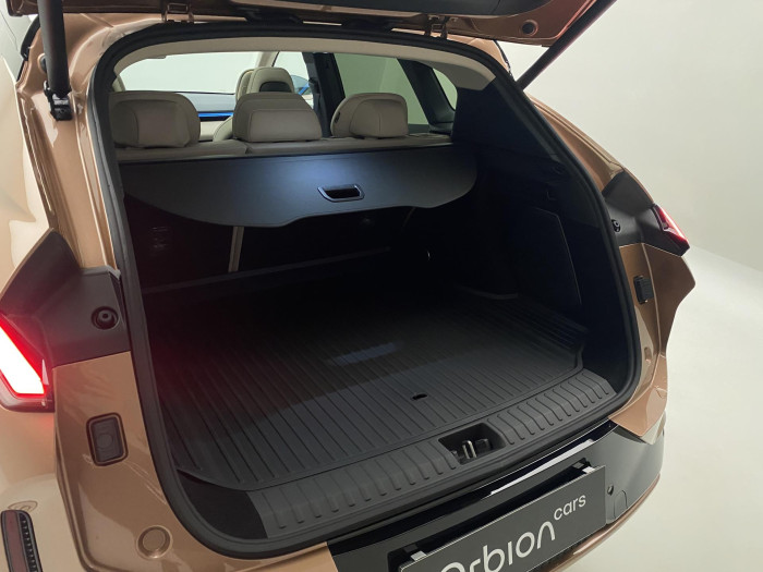 Lynk & Co 08 MORE PHEV