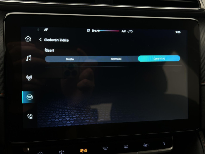 MG ZS 1.0T EXCLUSIVE AUT CZ 1.maj. 1.0 Exclusive