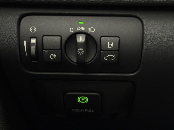 Volvo XC60 3.2 AWD MOMENTUM CZ AUT 3.2 Momentum