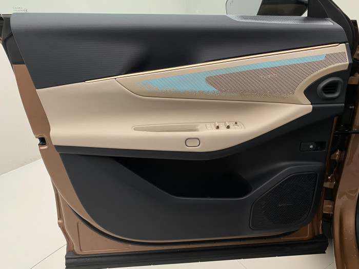 Lynk & Co 08 MORE PHEV