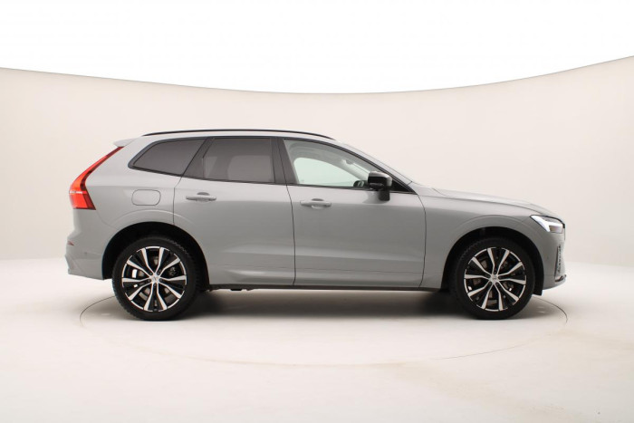 Volvo XC60 B4 AWD ULTIMATE DARK REZERVACE