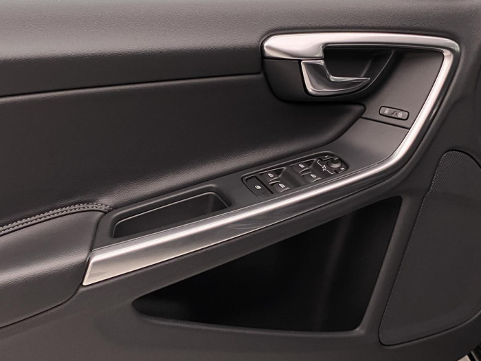 Volvo V60 D2 MOMENTUM NAVIGACE REZERVACE 1.6 d Momentum