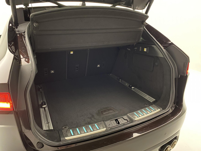 Jaguar F-Pace 5.0 V8 SVR AWD REZERVACE 5.0 V8