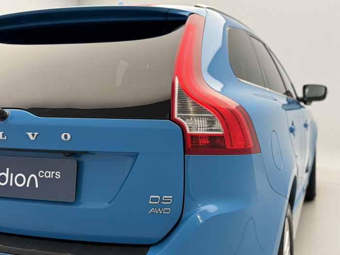 Volvo XC60 D5 AWD R-Design AUT CZ 2.4 d