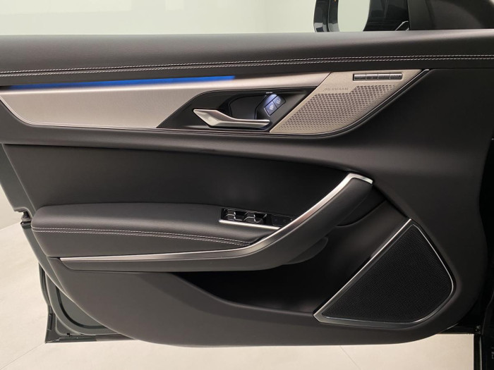 Jaguar XF D200 R-DYNAMIC REZERVACE 2.0 d Dynamic