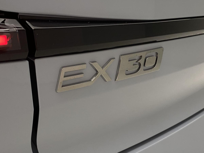 Volvo EX30 PURE ELECTRIC RECHAR. CORE RWD